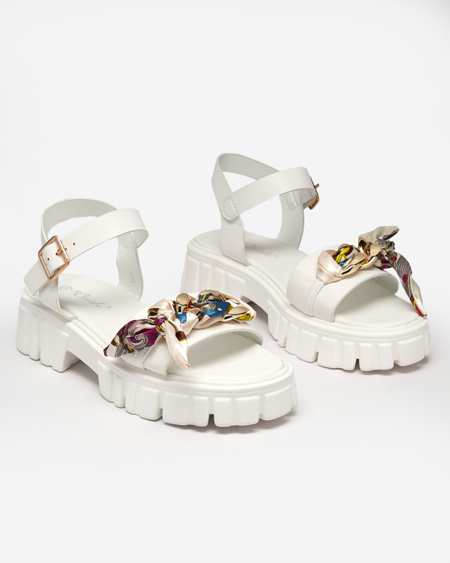 OUTLET Женские белые сандалии на плоской подошве с украшениями Terileka - Обувь