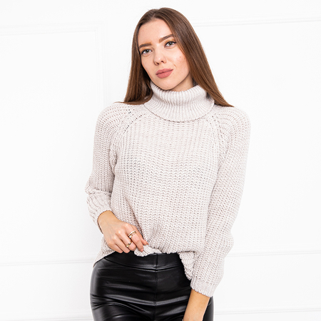 Светло-серый женский свитер