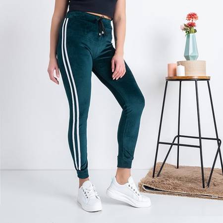 Зеленые спортивные штаны с лампасами - Одежда