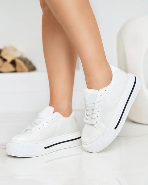 Белые женские кроссовки Smaqo