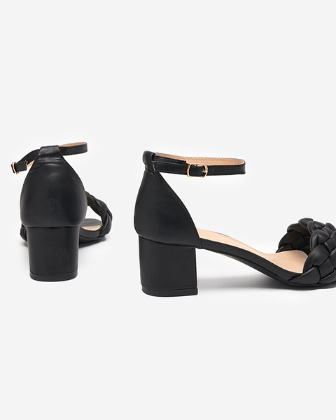 Черные женские босоножки на низком каблуке Mailla