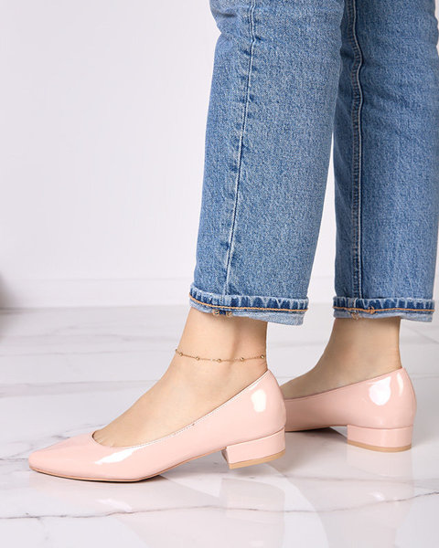 Светло-розовые лакированные туфли на плоском каблуке Oki