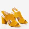 Желтые женские босоножки на каблуке Ilonepa