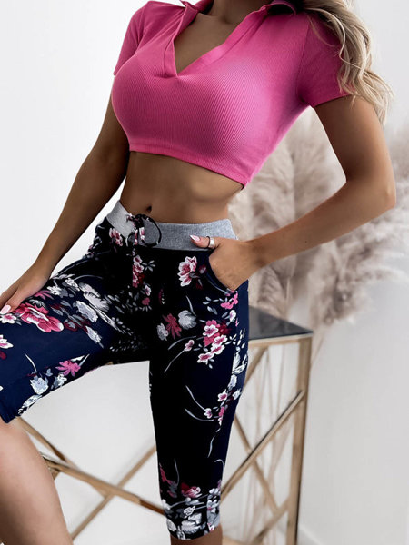 Женские шорты длиной 3/4 с узором темно-синего и розового цветов. PLUS SIZE - Одежда