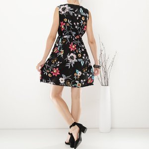 Женское платье с цветочным мотивом