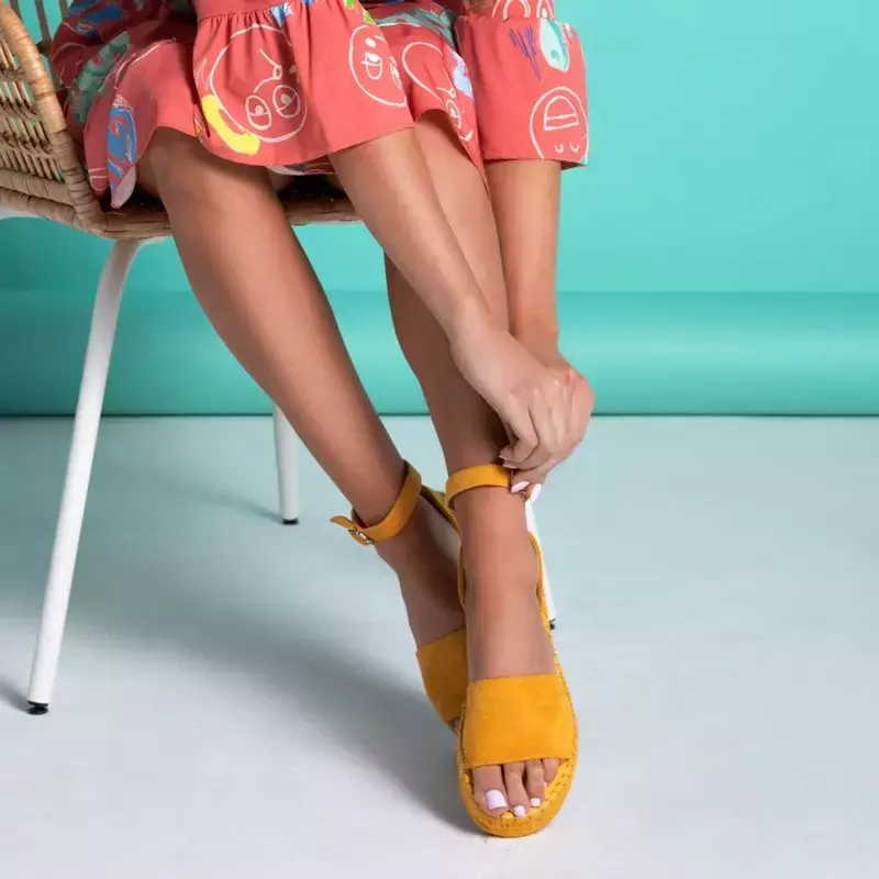 OUTLET Жовті жіночі босоніжки на платформі Sitra - Взуття