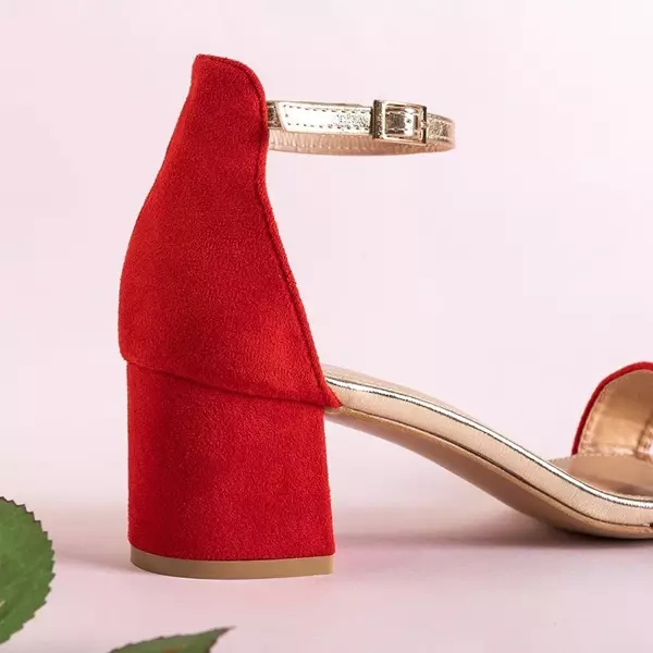 OUTLET Червоні жіночі босоніжки на низькому каблуці Kamalia - Взуття