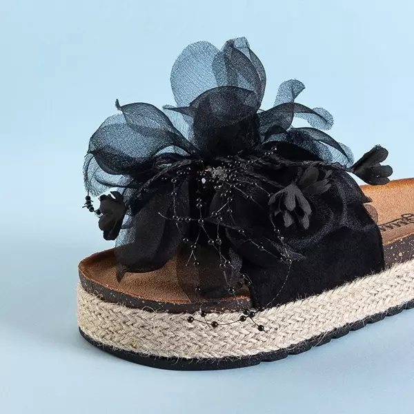OUTLET Чорні жіночі тапочки на платформі Izylda - Взуття