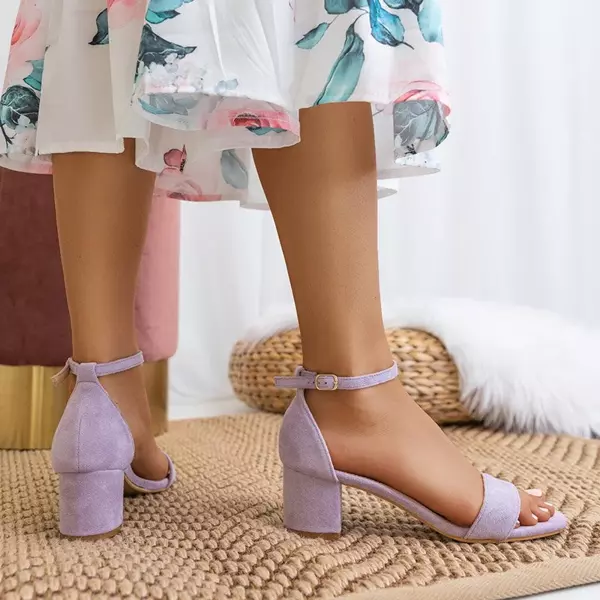 OUTLET Фіолетові жіночі босоніжки на низькому стовпі Mohato - Взуття