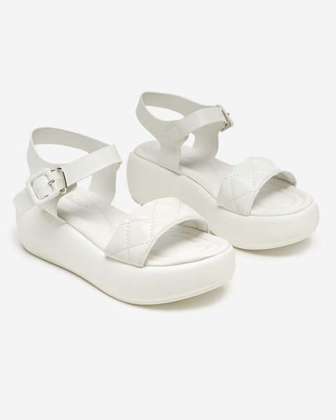 OUTLET Жіночі стьобані сандалі на танкетці з еко шкіри білого кольору Baloui - Взуття