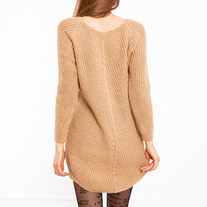 Світло-коричневий жіночий подовжений светр з підвіскою