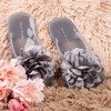 Світло-сірі шльопанці з квітами Dormeque - Взуття 1