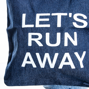 Темно-синя жіночі сумка з написом "Let`s run away"