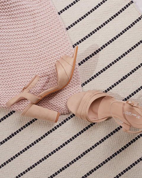 Жіночі босоніжки на постінці бежевого кольору Garroti - Взуття
